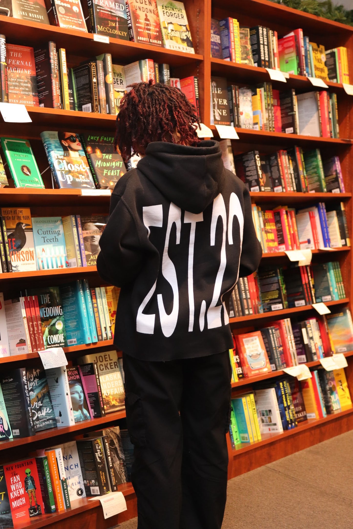 EST.22 Hoodies
