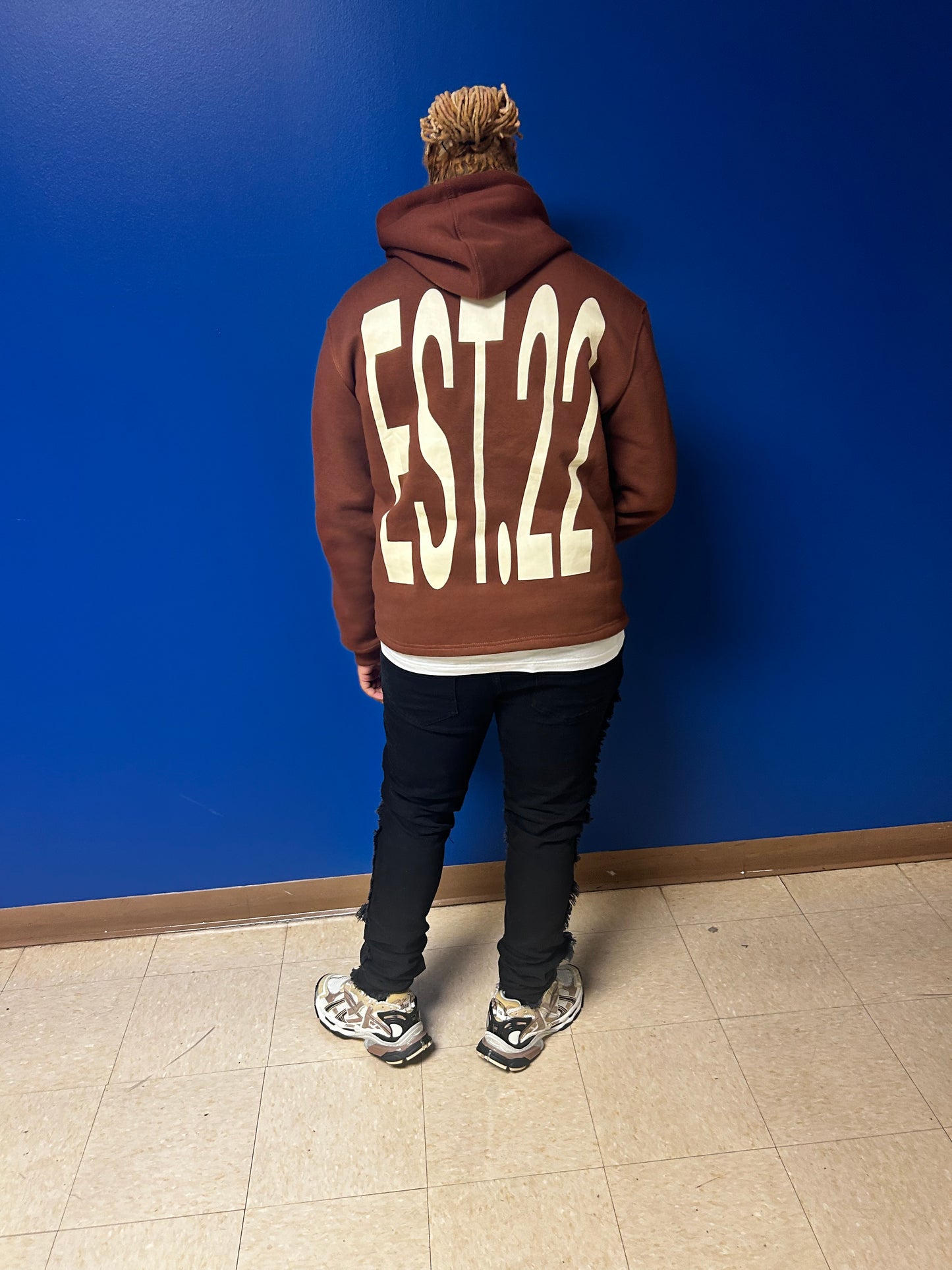 EST.22 Hoodies